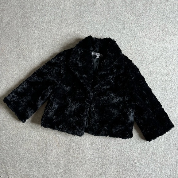 Black faux fur cropped coat - Picture 2 of 4